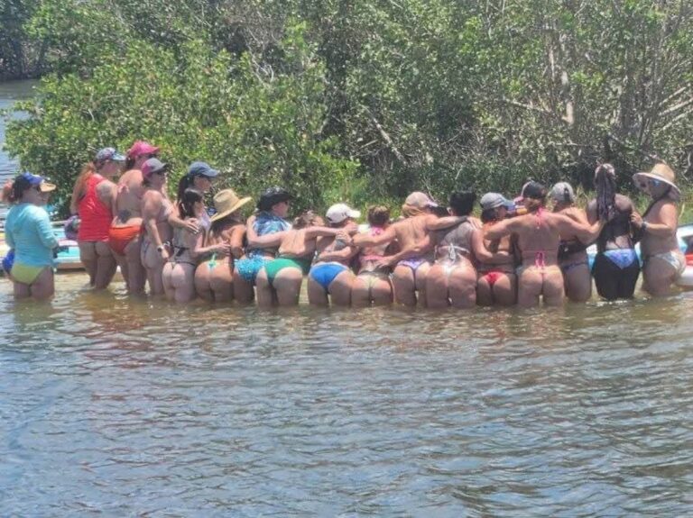 Ladies' paddle day, from behind